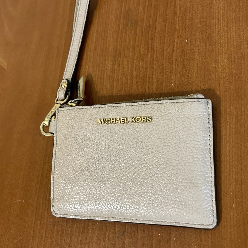 Michael Kors Soft Pink Leather Coin Purse Card Slot Wristlet ZipUp Wallet Travel - Picture 5 of 14